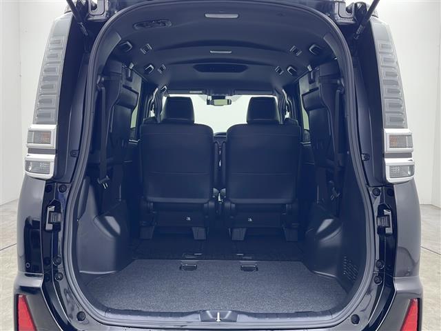 ヴォクシー ＺＳ　煌ＩＩＩ　４ＷＤ　トヨタセーフティセンス　純正ナビ　フルセグ　バックカメラ　両側パワースライドドア　ハーフレザー　クルーズコントロール　ＬＥＤオートライト　前後クリアランスソナー　スマートキー　ＥＴＣ　ドラレコ（23枚目）