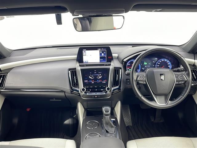 クラウンハイブリッド ＲＳアドバンス　Ｆｏｕｒ　４ＷＤ　サンルーフ　白革シート　純正ナビ　フルセグＴＶ　バックカメラ　純正ドライブレコーダー　ビルトインＥＴＣ　ＵＳＢポート　電動パーキングブレーキ　オートブレーキホールド　トヨタセーフティセンス（2枚目）