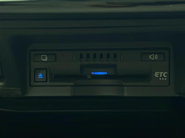 クラウンハイブリッド ＲＳアドバンス　Ｆｏｕｒ　４ＷＤ　サンルーフ　白革シート　純正ナビ　フルセグＴＶ　バックカメラ　純正ドライブレコーダー　ビルトインＥＴＣ　ＵＳＢポート　電動パーキングブレーキ　オートブレーキホールド　トヨタセーフティセンス（5枚目）