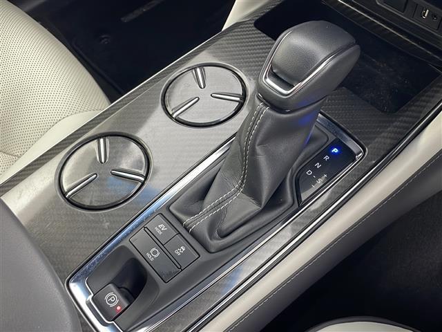 クラウンハイブリッド ＲＳアドバンス　Ｆｏｕｒ　４ＷＤ　サンルーフ　白革シート　純正ナビ　フルセグＴＶ　バックカメラ　純正ドライブレコーダー　ビルトインＥＴＣ　ＵＳＢポート　電動パーキングブレーキ　オートブレーキホールド　トヨタセーフティセンス（19枚目）