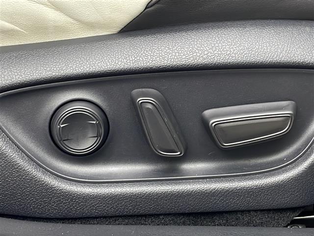 クラウンハイブリッド ＲＳアドバンス　Ｆｏｕｒ　４ＷＤ　サンルーフ　白革シート　純正ナビ　フルセグＴＶ　バックカメラ　純正ドライブレコーダー　ビルトインＥＴＣ　ＵＳＢポート　電動パーキングブレーキ　オートブレーキホールド　トヨタセーフティセンス（24枚目）