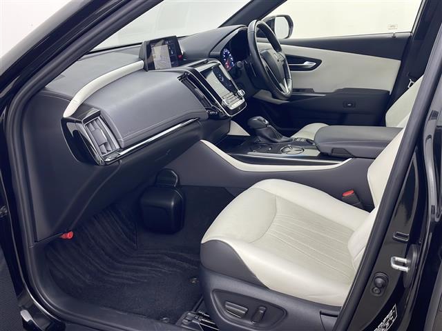 クラウンハイブリッド ＲＳアドバンス　Ｆｏｕｒ　４ＷＤ　サンルーフ　白革シート　純正ナビ　フルセグＴＶ　バックカメラ　純正ドライブレコーダー　ビルトインＥＴＣ　ＵＳＢポート　電動パーキングブレーキ　オートブレーキホールド　トヨタセーフティセンス（29枚目）