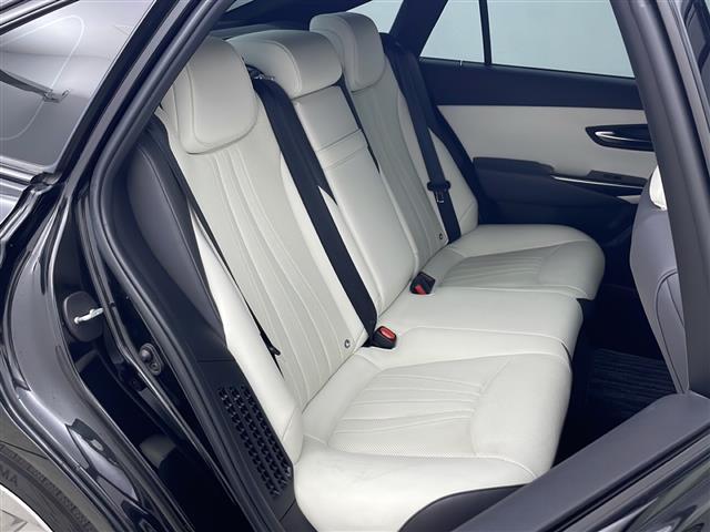 クラウンハイブリッド ＲＳアドバンス　Ｆｏｕｒ　４ＷＤ　サンルーフ　白革シート　純正ナビ　フルセグＴＶ　バックカメラ　純正ドライブレコーダー　ビルトインＥＴＣ　ＵＳＢポート　電動パーキングブレーキ　オートブレーキホールド　トヨタセーフティセンス（31枚目）