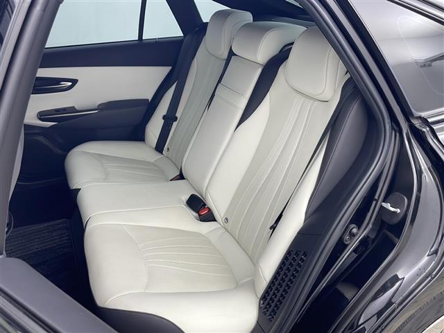 クラウンハイブリッド ＲＳアドバンス　Ｆｏｕｒ　４ＷＤ　サンルーフ　白革シート　純正ナビ　フルセグＴＶ　バックカメラ　純正ドライブレコーダー　ビルトインＥＴＣ　ＵＳＢポート　電動パーキングブレーキ　オートブレーキホールド　トヨタセーフティセンス（32枚目）