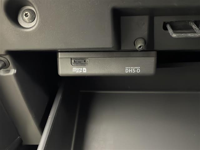 セレナ ハイウェイスターV 4WD Bluetooth AM FM ビルトインETC 前席シートヒーター 後席シートヒーター ステアリングヒーター パドルシフト 両側パワースライドドア 純正AW 前後コーナーセンサー サンシェー(18枚目)