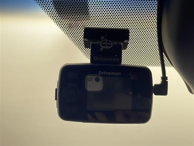 ハリアー プレミアム　アドバンスドパッケージ　ＪＢＬプレミアムサウンド　純正ＳＤナビ　フルセグ　パノラミックビューモニター　パワーバックドア　レーダークルーズコントロール　レーンキープ　オートマチックハイビーム　ＬＥＤオートライト　ウッドコンビ（10枚目）