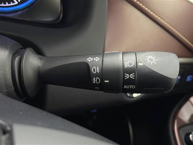 ハリアー プレミアム　アドバンスドパッケージ　ＪＢＬプレミアムサウンド　純正ＳＤナビ　フルセグ　パノラミックビューモニター　パワーバックドア　レーダークルーズコントロール　レーンキープ　オートマチックハイビーム　ＬＥＤオートライト　ウッドコンビ（14枚目）