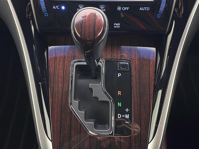 ハリアー プレミアム　アドバンスドパッケージ　ＪＢＬプレミアムサウンド　純正ＳＤナビ　フルセグ　パノラミックビューモニター　パワーバックドア　レーダークルーズコントロール　レーンキープ　オートマチックハイビーム　ＬＥＤオートライト　ウッドコンビ（16枚目）