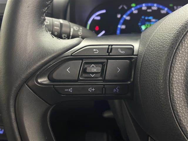 ヤリスクロス ハイブリッドＺ　４ＷＤ　純正ディスプレイオーディオ　バックカメラ　ハーフレザーシート　衝突軽減装置　レーンキープアシスト　横滑り防止装置　コーナーセンサー　クルーズコントロール　オートブレーキホールド　オートライト（8枚目）