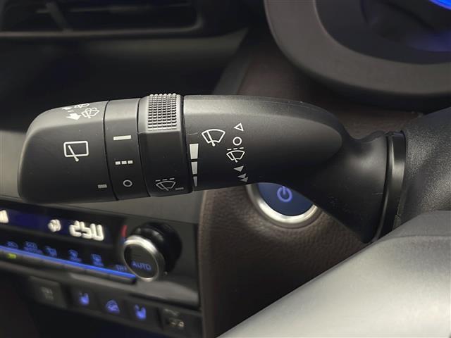 ヤリスクロス ハイブリッドＺ　４ＷＤ　純正ディスプレイオーディオ　バックカメラ　ハーフレザーシート　衝突軽減装置　レーンキープアシスト　横滑り防止装置　コーナーセンサー　クルーズコントロール　オートブレーキホールド　オートライト（10枚目）