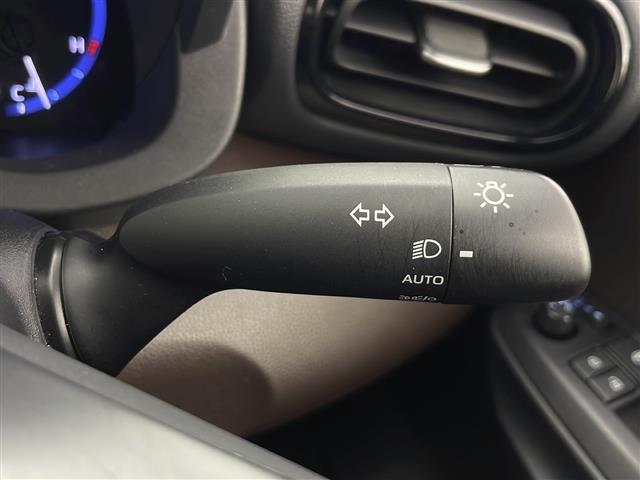 ヤリスクロス ハイブリッドＺ　４ＷＤ　純正ディスプレイオーディオ　バックカメラ　ハーフレザーシート　衝突軽減装置　レーンキープアシスト　横滑り防止装置　コーナーセンサー　クルーズコントロール　オートブレーキホールド　オートライト（11枚目）