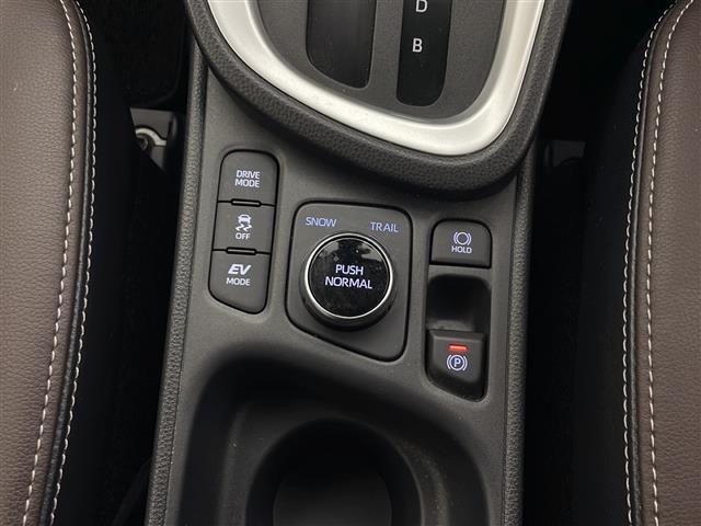 ヤリスクロス ハイブリッドＺ　４ＷＤ　純正ディスプレイオーディオ　バックカメラ　ハーフレザーシート　衝突軽減装置　レーンキープアシスト　横滑り防止装置　コーナーセンサー　クルーズコントロール　オートブレーキホールド　オートライト（12枚目）