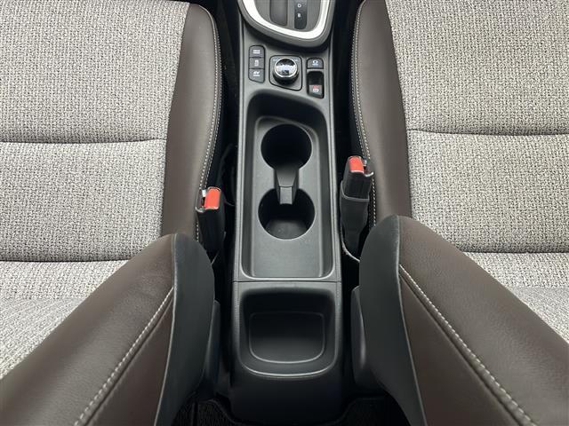 ヤリスクロス ハイブリッドＺ　４ＷＤ　純正ディスプレイオーディオ　バックカメラ　ハーフレザーシート　衝突軽減装置　レーンキープアシスト　横滑り防止装置　コーナーセンサー　クルーズコントロール　オートブレーキホールド　オートライト（14枚目）