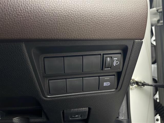 ヤリスクロス ハイブリッドＺ　４ＷＤ　純正ディスプレイオーディオ　バックカメラ　ハーフレザーシート　衝突軽減装置　レーンキープアシスト　横滑り防止装置　コーナーセンサー　クルーズコントロール　オートブレーキホールド　オートライト（17枚目）