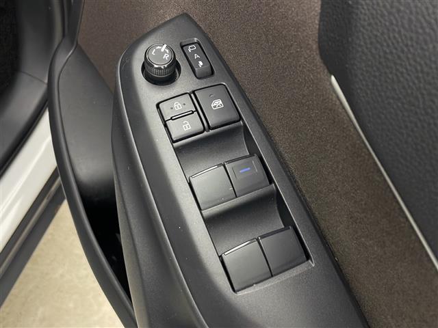 ヤリスクロス ハイブリッドＺ　４ＷＤ　純正ディスプレイオーディオ　バックカメラ　ハーフレザーシート　衝突軽減装置　レーンキープアシスト　横滑り防止装置　コーナーセンサー　クルーズコントロール　オートブレーキホールド　オートライト（18枚目）