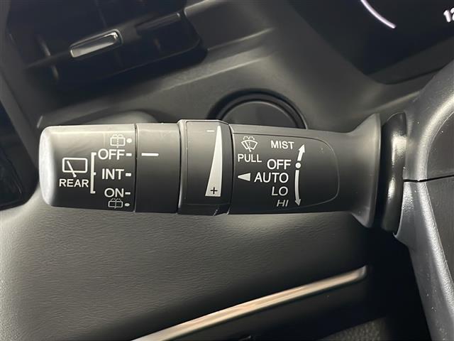 ヴェゼル ｅ：ＨＥＶ　Ｚ　純正ディスプレイオーディオ　バックカメラ　純正ＡＷ　ＬＥＤヘッドライト　ハーフレザーシート　ステアリングヒーター　スマートキー　パドルシフト　前席シートヒーター　ＥＴＣ　前後ドライブレコーダー（11枚目）