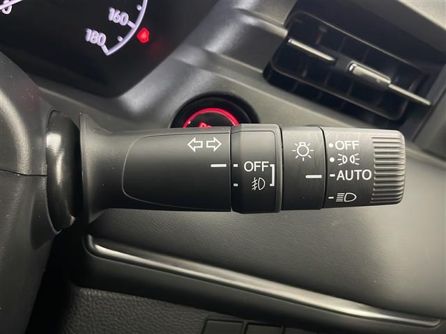 ヴェゼル ｅ：ＨＥＶ　Ｚ　純正ディスプレイオーディオ　バックカメラ　純正ＡＷ　ＬＥＤヘッドライト　ハーフレザーシート　ステアリングヒーター　スマートキー　パドルシフト　前席シートヒーター　ＥＴＣ　前後ドライブレコーダー（12枚目）