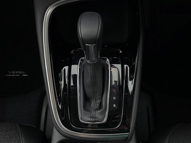 ヴェゼル ｅ：ＨＥＶ　Ｚ　純正ディスプレイオーディオ　バックカメラ　純正ＡＷ　ＬＥＤヘッドライト　ハーフレザーシート　ステアリングヒーター　スマートキー　パドルシフト　前席シートヒーター　ＥＴＣ　前後ドライブレコーダー（13枚目）