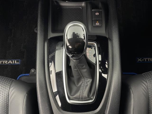 エクストレイル ２０Ｘｉ　ハイブリッド　プロパイロット　純正９インチナビ　フルセグＴＶ　純正１１インチフリップダウンモニター　全方位カメラ　デジタルインナーミラー　ＥＴＣ２．０　電動リアゲート　ＬＥＤヘッドライト　全席シートヒーター　ＥＴＣ（13枚目）