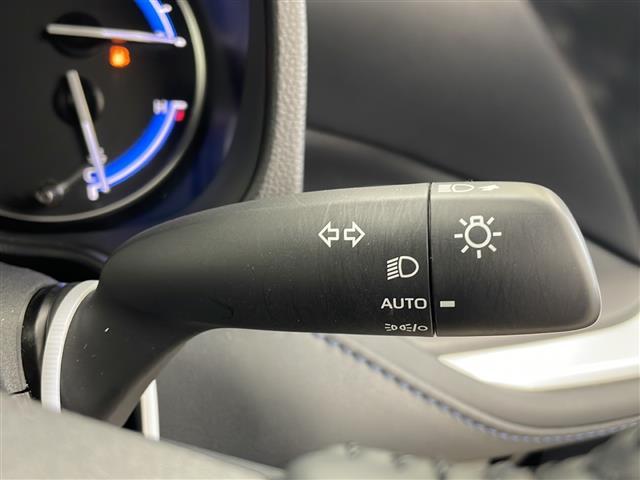 ヴォクシー ハイブリッドＳ－Ｚ　寒冷地仕様　トヨタチームメイト　純正１０．５インチナビ　ＣＤ　ＤＶＤ　フルセグ　パノラミックビューモニター　フリップダウンモニター　両側パワースライドドア　ＬＥＤオートライト　スマートキー　ＥＴＣ（11枚目）