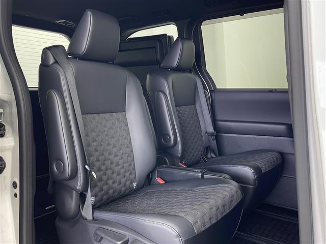 ヴォクシー ハイブリッドＳ－Ｚ　寒冷地仕様　トヨタチームメイト　純正１０．５インチナビ　ＣＤ　ＤＶＤ　フルセグ　パノラミックビューモニター　フリップダウンモニター　両側パワースライドドア　ＬＥＤオートライト　スマートキー　ＥＴＣ（23枚目）