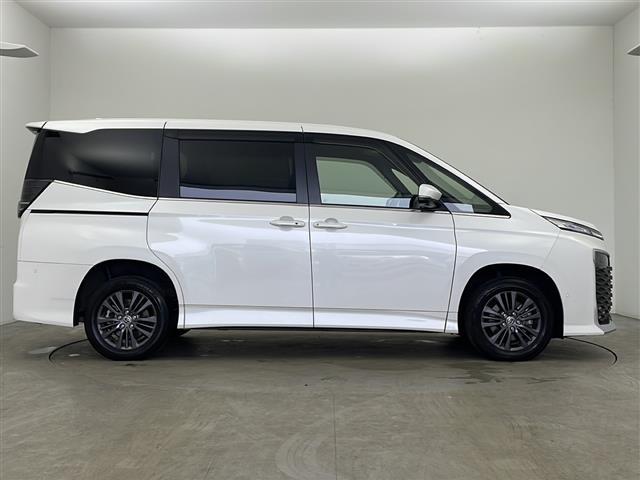 ヴォクシー ハイブリッドＳ－Ｚ　寒冷地仕様　トヨタチームメイト　純正１０．５インチナビ　ＣＤ　ＤＶＤ　フルセグ　パノラミックビューモニター　フリップダウンモニター　両側パワースライドドア　ＬＥＤオートライト　スマートキー　ＥＴＣ（36枚目）