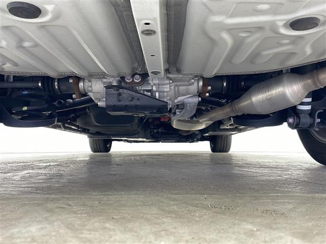 ヴォクシー ハイブリッドＳ－Ｚ　寒冷地仕様　トヨタチームメイト　純正１０．５インチナビ　ＣＤ　ＤＶＤ　フルセグ　パノラミックビューモニター　フリップダウンモニター　両側パワースライドドア　ＬＥＤオートライト　スマートキー　ＥＴＣ（41枚目）