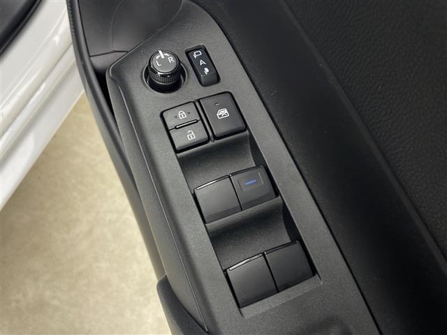 アクア Ｘ　純正ナビ　バックカメラ　衝突軽減装置　横滑り防止装置　レーンキープアシスト　レーダークルーズコントロール　コーナーセンサー　ビルトインＥＴＣ　前方ドライブレコーダー　ステアリングリモコン　ＬＥＤ（16枚目）