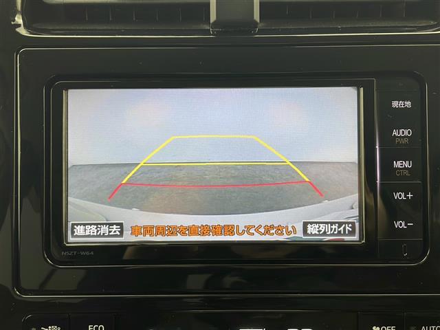 プリウス Ａツーリングセレクション　禁煙車　セーフティセンス　純正ＳＤナビ　バックカメラ　レーダークルーズコントロール　ＬＥＤオートライト　レザーシート　前席シートヒーター　オートハイビーム　クリアランスソナー　スマートキー　ＥＴＣ（3枚目）