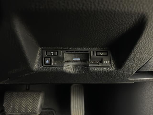 ヤリスクロス ハイブリッドZ 寒冷地仕様 禁煙車 セーフティセンス 純正メモリナビ パノラミックビューモニター パワーバックドア レーダークルーズコントロール LEDオートライト ハーフレザー シートヒーター 純正AW ETC(5枚目)