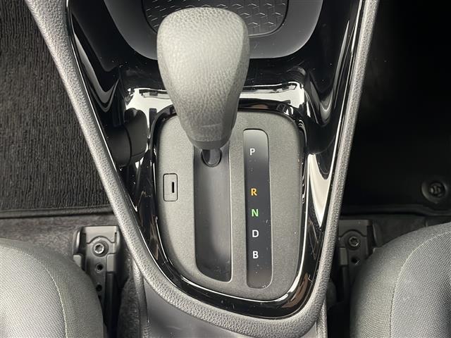 ヤリス G トヨタセーフティセンス 純正ディスプレイオーディオ Apple Car Play Bluetooth CD DVD バックカメラ クリアランスソナー LEDオートライト オートマチックハイビーム(16枚目)