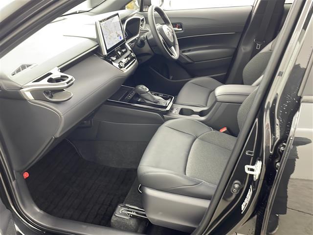 カローラクロス ハイブリッド　Ｚ　パノラマルーフ　トヨタセーフティセンス　純正ナビ　フルセグ　パノラミックビューモニター　レーダークルーズコントロール　ハーフレザーシート　シートヒーター　ベンチレーション　ステアリングヒーター　ＥＴＣ（20枚目）