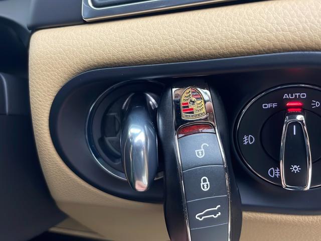 マカン マカンＧＴＳ　純正ＯＰ　ＢＢＳ製ＲＳスパイダー２０インチＡＷ　純正１８インチスタッドレス付ＡＷ　ＨＤＤナビ　ＬＥＤヘッドライト　スマートキー　スペアスマートキー（26枚目）