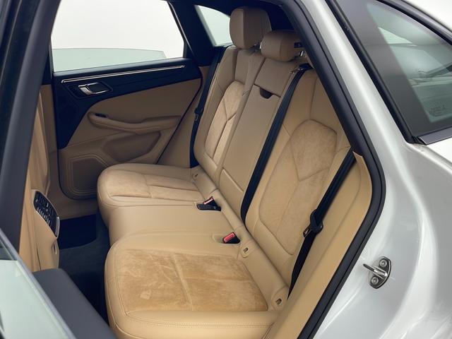 マカン マカンＧＴＳ　純正ＯＰ　ＢＢＳ製ＲＳスパイダー２０インチＡＷ　純正１８インチスタッドレス付ＡＷ　ＨＤＤナビ　ＬＥＤヘッドライト　スマートキー　スペアスマートキー（34枚目）