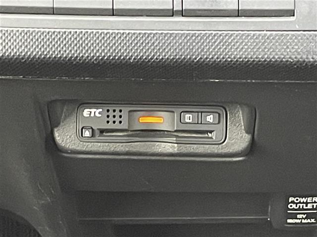 フリードスパイク Ｇ　ジャストセレクション　純正ナビ（ＢＴ，フルセグＴＶ）　バックカメラ　前後ドライブレコーダー　ビルトインＥＴＣ　横滑り防止　ＥＣＯＮ　片側電動スライドドア　電動格納式ドアミラー　ステアリングリモコン　社外フロアマット（8枚目）