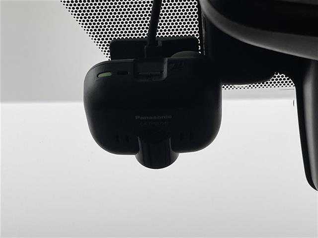 プリウス Ａツーリングセレクション　社外ナビ　バックカメラ　ナビ連動ドラレコ　ＥＴＣ　ＡＣＣ　コーナーセンサー　衝突軽減ブレーキ　レーンキープ　ＢＳＭ　ＰＫＳＢ　ＲＣＴＡ　パーキングアシスト　シートヒーター　パワーシート　ＨＵＤ　ＬＥＤ（13枚目）