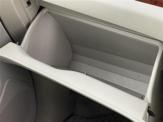 エスティマ ２．４アエラス　Ｇエディション　純正ナビ（ＢＴ，フルセグＴＶ）　Ｂカメラ　ＥＴＣ　クルーズコントロール　ＭＴモード付き　両側電動スライドドア　ステアリングリモコン　プッシュスタート　フォグランプ　オートライト　電動格納式ドアミラー（30枚目）