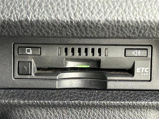 ヴォクシー ＺＳ　煌　後席モニター　純正９型ナビ　ビルトインＥＴＣ　前後ドラレコ　クルーズコントロール　衝突軽減ブレーキ　レーンキープ　アイドリングストップ　両側電動スライドドア　ＭＴモード付き　純正１６インチＡＷ　ＬＥＤ（12枚目）