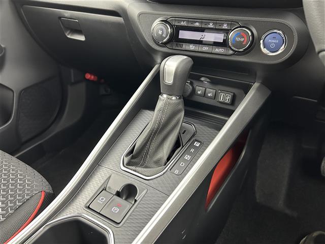 ライズ Ｚ　登録済未使用車　純正ディスプレイオーディオ（ＢＴ，フルセグＴＶ）　バックカメラ　ＡＣＣ　コーナーセンサー　衝突軽減ブレーキ　先行車発進お知らせ　シートヒーター　純正１７インチＡＷ　ＬＥＤヘッドライト（29枚目）
