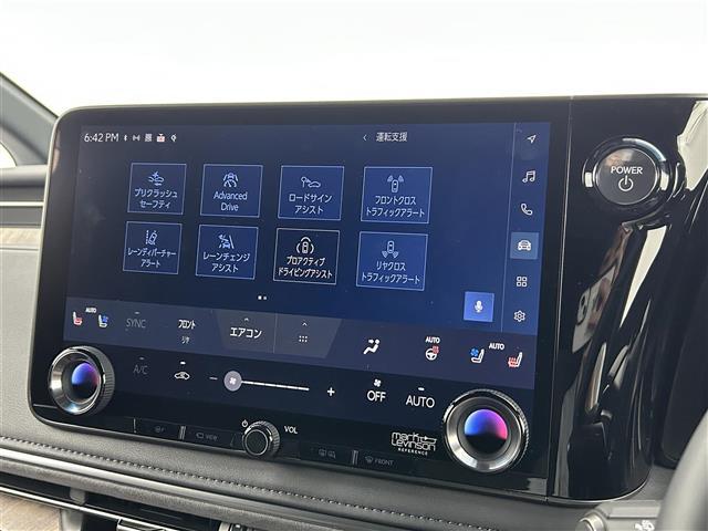 ＬＭ ＬＭ５００ｈ　エグゼクティブ　ガラスルーフ　１４型ＤＡナビ　４８型大型ワイドディスプレイ　冷蔵庫　リヤシートエンターテインメントシステム　リヤクライメイトコンシェルジュ　マークレビンソン　両側電動スライドドア　ユニバーサルステップ（5枚目）