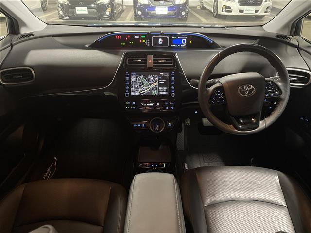 プリウスＰＨＶ Ａプレミアム　純正８型ＤＡナビ　バックカメラ　ビルトインＥＴＣ２．０　前後ドラレコ　レーダークルコン　コーナーセンサー　衝突被害軽減　レーンキープ　パーキングアシスト　ＨＵＤ　シートベンチレーション　パワーシート（2枚目）
