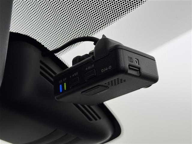 セレナ ｅ－パワー　ハイウェイスターＶ　純正１０型ＳＤナビ　アラウンドビューモニター　インテリジェントルームミラー　ＥＴＣ　ナビ連動前方ドラレコ　プロパイロット　コーナーセンサー　エマージェンシーブレーキ　レーンキープ　両側電動スライドドア（13枚目）
