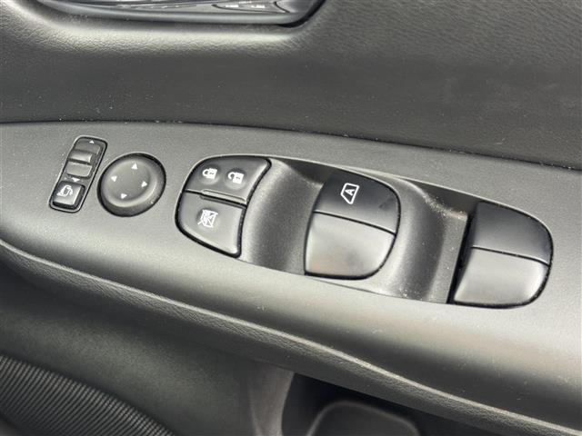 セレナ ｅ－パワー　ハイウェイスターＶ　純正１０型ＳＤナビ　アラウンドビューモニター　インテリジェントルームミラー　ＥＴＣ　ナビ連動前方ドラレコ　プロパイロット　コーナーセンサー　エマージェンシーブレーキ　レーンキープ　両側電動スライドドア（31枚目）