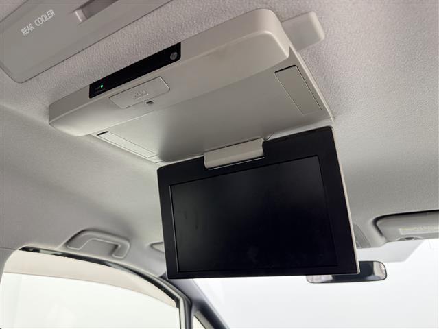 ノア Ｓｉ　フリップダウンモニター　純正ナビ（ＢＴ，フルセグＴＶ）　バックカメラ　ビルトインＥＴＣ　衝突軽減ブレーキ　レーンキープ　アイドリングストップ　方側電動スライドドア　ＭＴモード付き　純正１６インチＡＷ（2枚目）