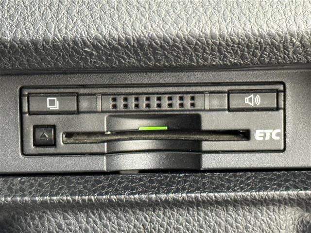 ノア Ｓｉ　フリップダウンモニター　純正ナビ（ＢＴ，フルセグＴＶ）　バックカメラ　ビルトインＥＴＣ　衝突軽減ブレーキ　レーンキープ　アイドリングストップ　方側電動スライドドア　ＭＴモード付き　純正１６インチＡＷ（11枚目）