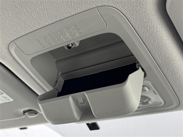 ノア Ｓｉ　フリップダウンモニター　純正ナビ（ＢＴ，フルセグＴＶ）　バックカメラ　ビルトインＥＴＣ　衝突軽減ブレーキ　レーンキープ　アイドリングストップ　方側電動スライドドア　ＭＴモード付き　純正１６インチＡＷ（31枚目）