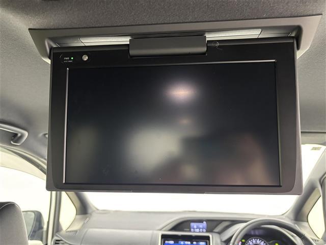 ヴォクシー ＺＳ　煌ＩＩＩ　後席モニター　純正ナビ（フルセグＴＶ）　バックカメラ　ビルトインＥＴＣ　前方ドラレコ　クルコン　コーナーセンサー　衝突軽減　レーンキープ　両側電動スライドドア　ＭＴモード付き　ハーフレザー　Ｗエアコン（3枚目）