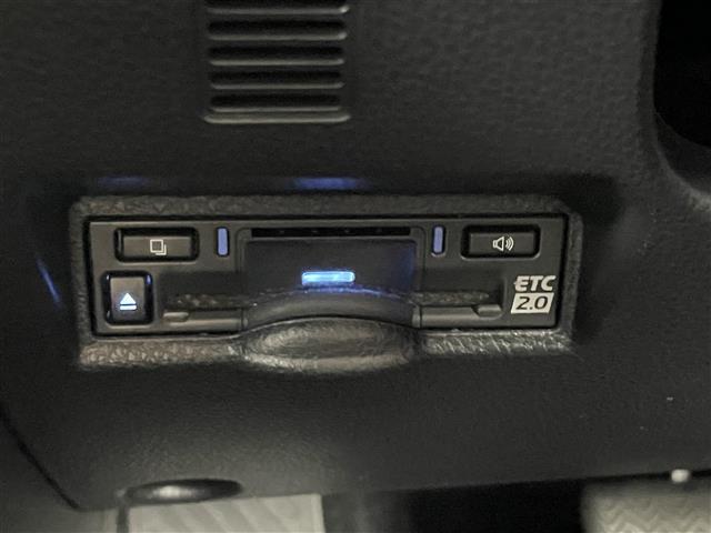 ヴォクシー Ｓ－Ｚ　ワンオーナー　純正ＤＡナビ　バックカメラ　ビルトインＥＴＣ２．０　レーダークルコン　コーナーセンサー　衝突軽減　レーンキープ　ＰＫＳＢ　ハーフレザー　両側電動スライドドア　シートヒーター　３眼ＬＥＤ（13枚目）
