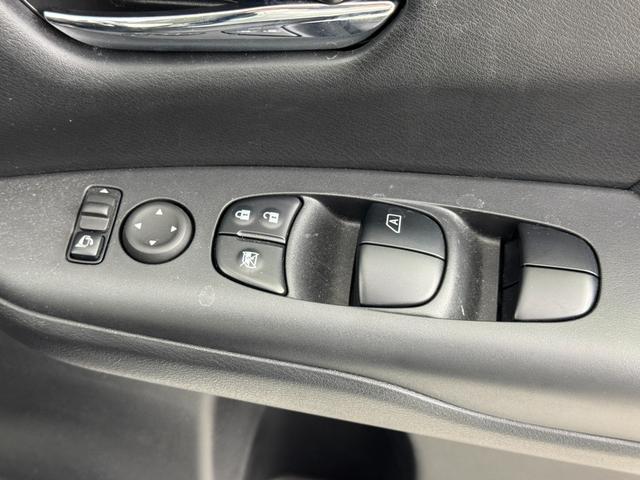 セレナ ｅ－パワー　ハイウェイスターＶ　純正９型ナビ　全方位カメラ　ＥＴＣ　前後ドラレコ　インテリジェントルームミラー　プロパイロット　コーナーセンサー　エマージェンシーブレーキ　レーンキープ　ＢＳＷ　両側パワースライドドア　ＬＥＤライト（32枚目）