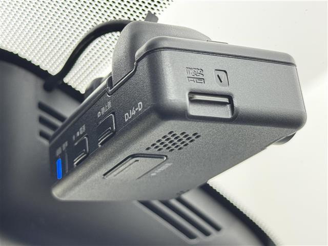 セレナ ｅ－パワー　オーテック　後席モニター　純正９型ナビ　全方位カメラ　３６０°ドラレコ／デジタルルームミラー　プロパイロット　エマージェンシーブレーキ　レーンキープ　パーキングアシスト　両側電動スライドドア　ステアリングヒーター（11枚目）